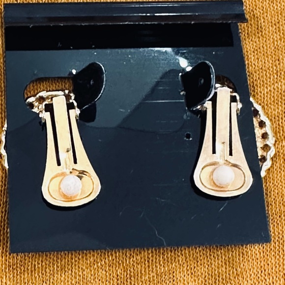 Designer Inspired Earrings - Picture 3 of 3